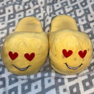 SOFT HEART EMOJI SLIPPERS😍
